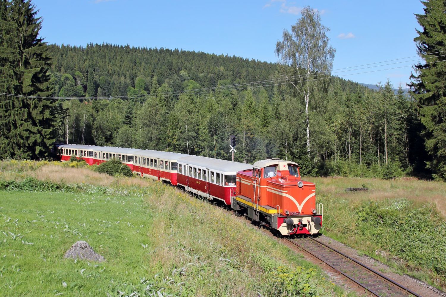 Historický vlak na unikátní ozubnicové trati, tzv. zubačka, Tanvald – Kořenov – Harrachov