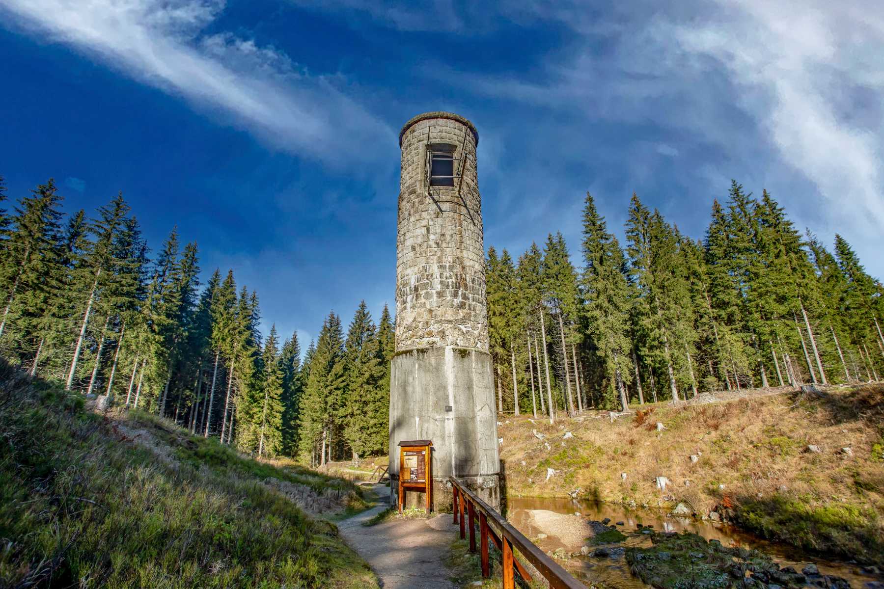 šoupátková věž Protržené přehrady -
