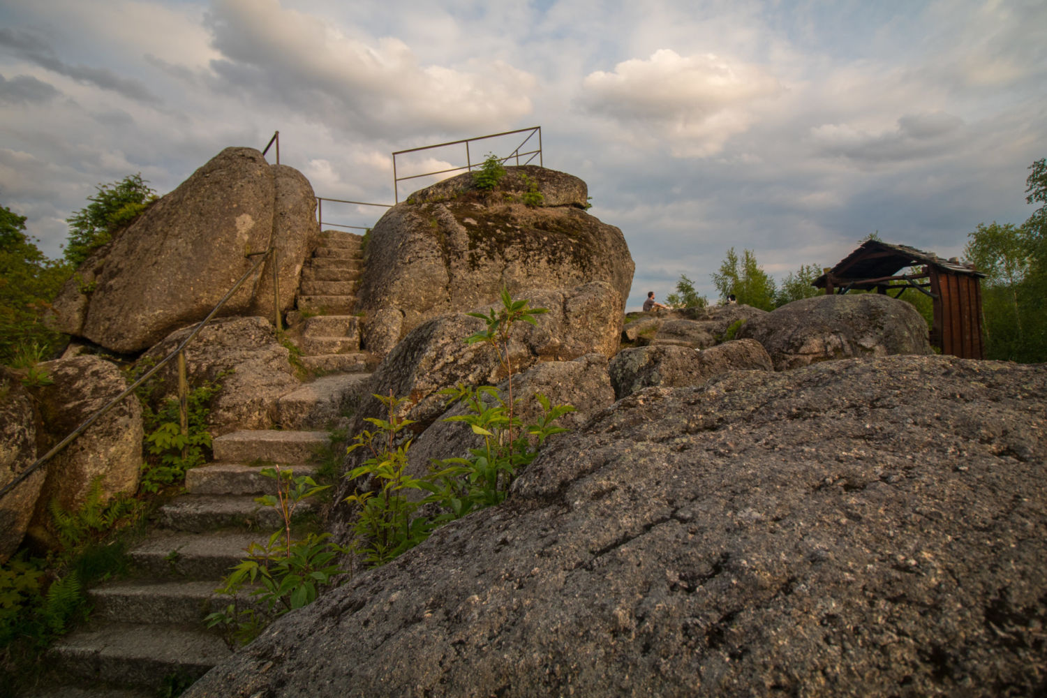 Vyhlídka Čertovy kameny v horní části obce Josefův Důl zvané Peklo.