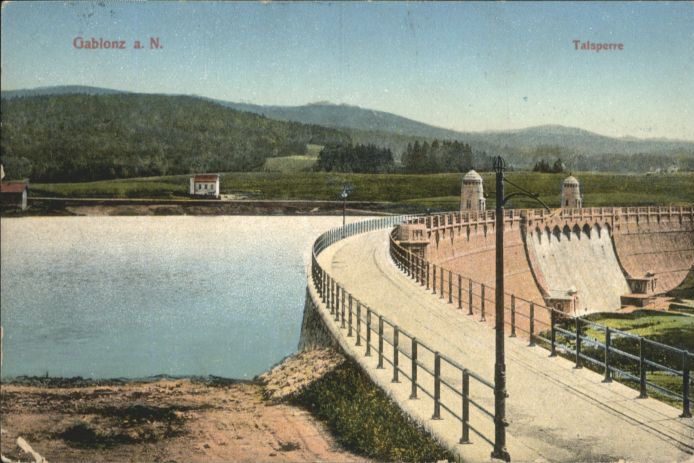 Hráz jablonecké přehrady na historické pohlednici