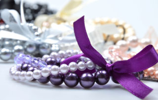 Náramek ze skleněných perlí ve fialových odstínech v Palace Plus v Jablonci nad Nisou